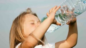 सावधान ! प्लास्टिकको बोतलमा पानी पिउँदा क्यान्सरको खतरा