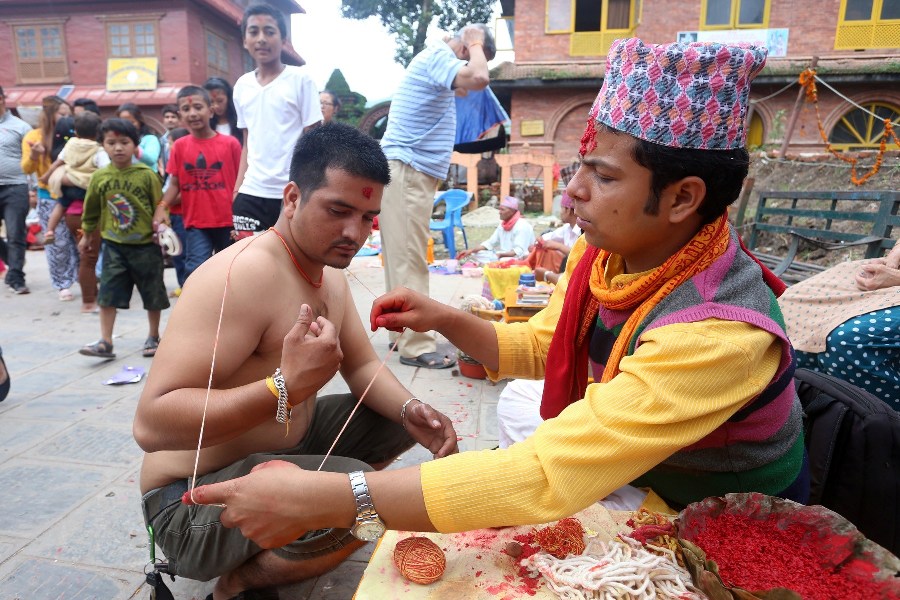 बाहुनले किन लगाउछन जनै ? यस्तो छ कारण